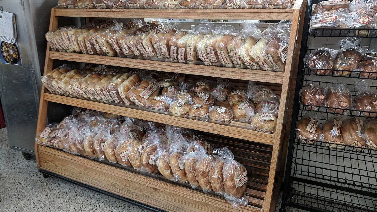 Bayne's – bakery in Kincardine town centre